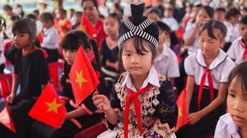 Các ngôi trường mới tạo điều kiện học tập cho học sinh vùng biên giới, khó khăn.
