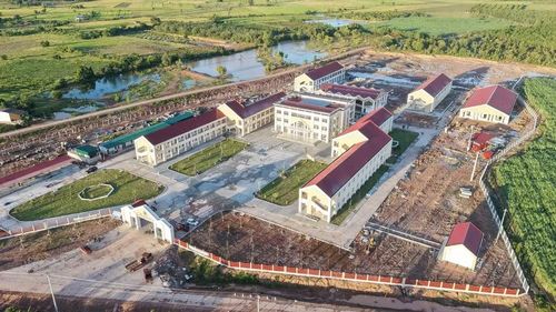 Toàn cảnh Trường PTNT TH&THCS Ea Rốk.