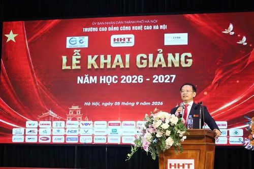 NGƯT. TS Phạm Xuân Khánh - Hiệu trưởng Trường Cao đẳng Công nghệ cao Hà Nội chia sẻ tại lễ khai giảng.