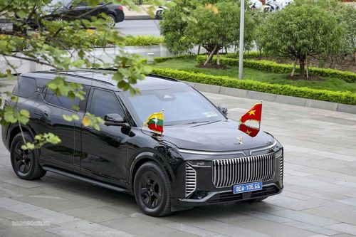 Lễ đón chính thức Tổng thống nước Cộng hòa Liên bang Myanmar Min Aung Hlaing và Phu nhân Kyu Kyu Hla do Tổng Bí thư, Chủ tịch nước Tô Lâm và Phu nhân Ngô Phương Ly chủ trì được tổ chức trọng thể tại Nhà Quốc hội.