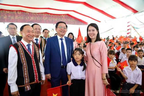 Phó Thủ tướng Hồ Quốc Dũng dự Lễ khai giảng năm học 2026-2027 và khánh thành Trường Phổ thông nội trú Tiểu học và Trung học cơ sở (TH&THCS) Ia Púch tại làng Chư Kó, xã Ia Púch, tỉnh Gia Lai. Ảnh: CP