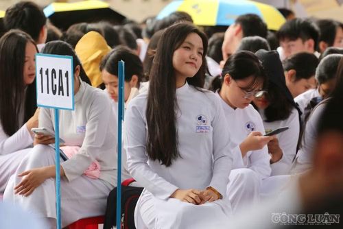 Các em học sinh tại Trường chuyên Lê Hồng Phong.