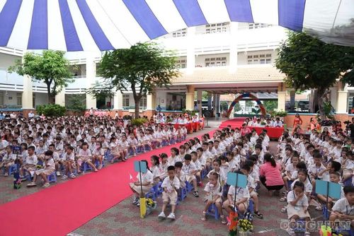 Không khí khai giảng tại Trường Tiểu học Lê Văn Tám, phường Tân Mỹ.