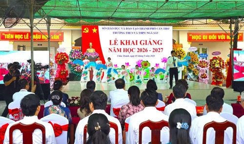  Văn nghệ chào mừng. 