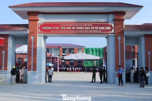 Sau nhiều tháng xây dựng, trường PTNT Tiểu học và Trung học cơ sở Anh Sơn đã hoàn thiện, khánh thành và đưa vào sử dụng năm học mới. 