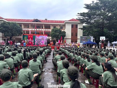 Hơn 1.000 học sinh tham dự lễ khai giảng tại Trường Văn hóa Công an nhân dân II.