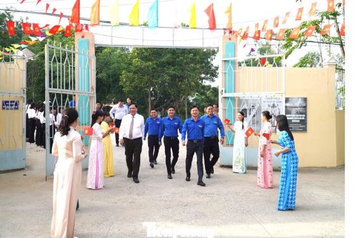  Anh Nguyễn Minh Triết - Ủy viên dự khuyết Ban Chấp hành Trung ương Đảng, Bí thư Thường trực Ban Chấp hành Trung ương Đoàn﻿, Chủ tịch Trung ương Hội Sinh viên Việt Nam dự Lễ khai giảng năm học 2026 – 2027 tại trường Tiểu học – Trung học cơ sở Tân Hộ Cơ (Đồng Tháp). Ảnh: Hòa Hội 