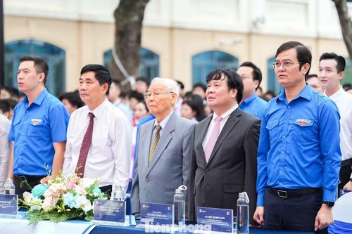 Các đại biểu tham dự chương trình.