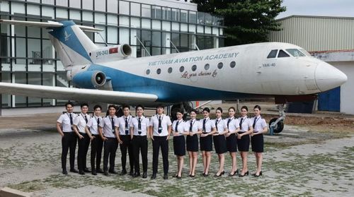 Sinh viên Học viện Hàng không rộn ràng trong ngày đầu khai giảng.