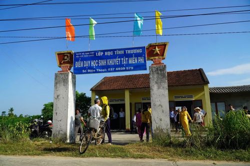 Lớp học tình thương chỉ với 7 học sinh.