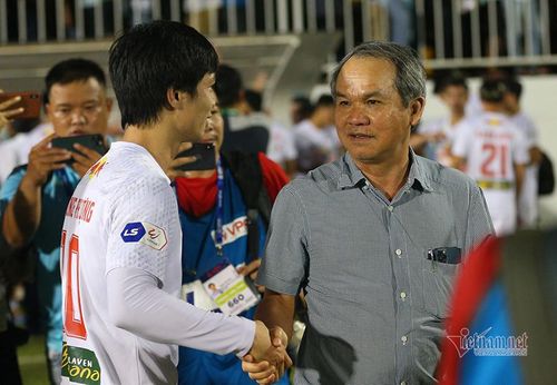 Bầu Đức vẫn kiên định với việc đưa cầu thủ trẻ lên chơi ở V-League