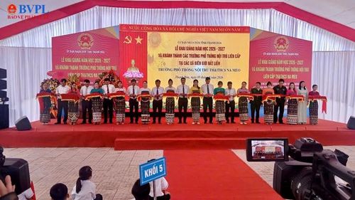  Lễ cắt băng khánh thành tại Trường Phổ thông nội trú Tiểu học và Trung học cơ sở Na Mèo.