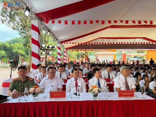 Các đại biểu tham dự tại điểm cầu Sơn Thuỷ. 