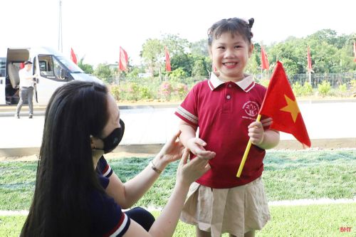Khoảnh khắc đáng yêu của học sinh Trường Mầm non Sơn Kim 1 trong ngày khai giảng.