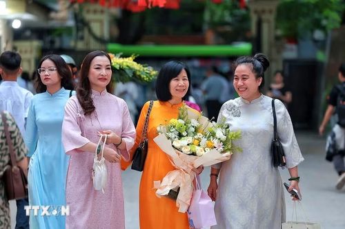 Các cô giáo Trường THPT Việt Đức rạng rỡ trong ngày khai giảng năm học 2026-2027. (Ảnh: Phạm Tuấn Anh/TTXVN)