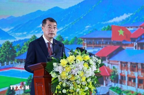 Thủ tướng Lê Minh Hưng phát biểu tại Lễ khai giảng năm học 2026-2027 của Trường Phổ thông nội trú liên cấp Tiểu học và Trung học cơ sở Mường Khương, xã Mường Khương, tỉnh Lào Cai. (Ảnh: Dương Giang/TTXVN)