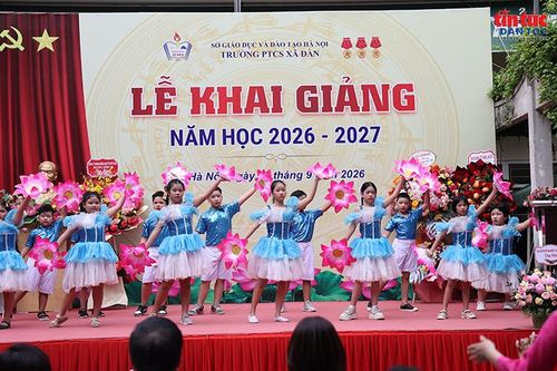 Tiết mục văn nghệ chào mừng Lễ khai giảng năm học 2026-2027 tại Trường PTCS Xã Đàn, Hà Nội, sáng 5/9.