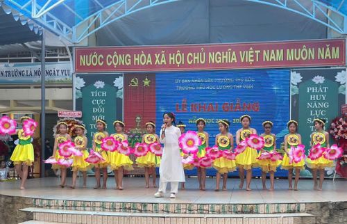 Một số tiết mục văn hoá - văn nghệ của các trường trong lễ khai giảng tại TP Hồ Chí Minh.