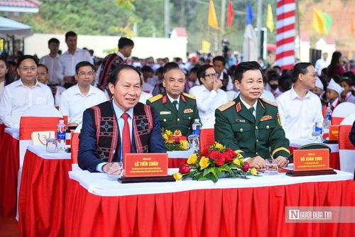 Phó Thủ tướng Chính phủ Lê Tiến Châu dự khai giảng tại Trường Phổ thông dân tộc nội trú Tiểu học và THCS Tây Giang.