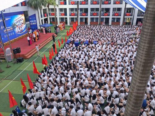 Quang cảnh Lễ khai giảng tại trường THPT Lý Thái Tổ. Ảnh: BNEWS/TTXVN