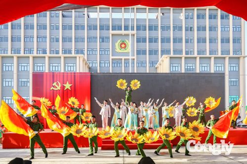 Tiết mục văn nghệ chào mừng tại Lễ khai giảng.