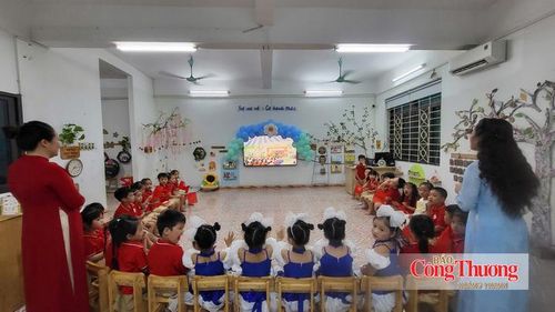 Học sinh Trường Mầm non Minh Khai cùng dự lễ khai giảng chung toàn quốc.