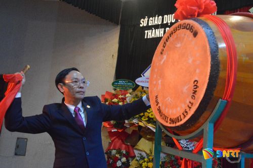 Tiếng trống khai giảng năm học mới tại Trường THPT chuyên Lê Quý Đôn (phường An Hải). Ảnh: VĨNH LỘC