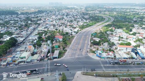 Đại lộ Nguyễn Hữu Cảnh đoạn nối với quốc lộ 51 thuộc phường Long Hưng.
