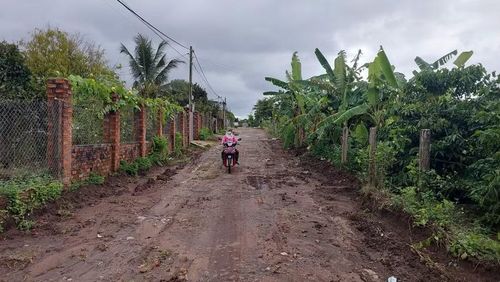 Mặt bằng hai bên tuyến đường chính thôn Đại An đã được san gạt, chuẩn bị thi công. Ảnh: N.D