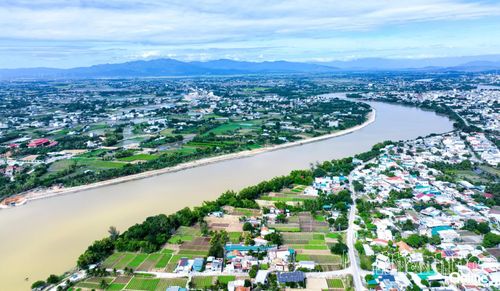 Sông Dinh đoạn chảy qua phường Phan Rang.