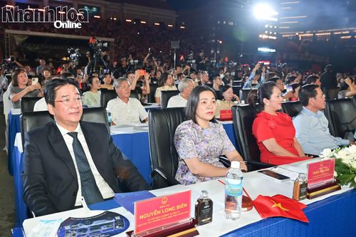 Phó Chủ tịch Thường trực UBND tỉnh Nguyễn Long Biên; Phó Chủ tịch Thường trực Ủy ban MTTQ Việt Nam tỉnh Trần Thu Mai dự đêm chung kết Miss World 2026.