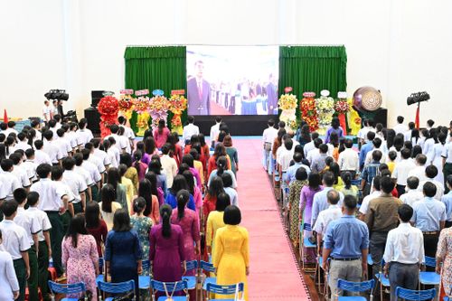 Toàn trường thực hiện nghi thức chào cờ đồng loạt toàn quốc