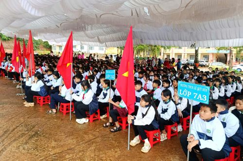 1.833 học sinh của nhà trường hân hoan bước vào năm học mới