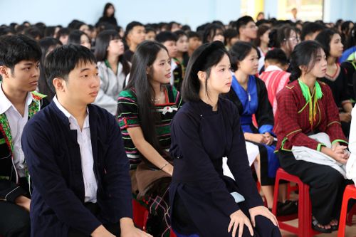 Học sinh Trường THPT Dân tộc nội trú N'Trang Lơng dự lễ khai giảng