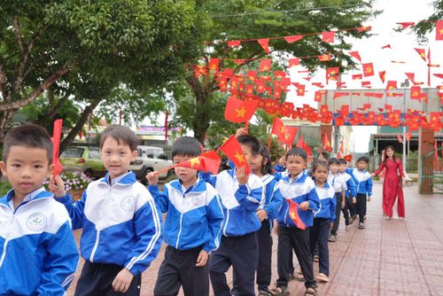 Học sinh Trường Tiểu học và THCS Lương Thế Vinh hân hoan niềm vui trong ngày khai giảng