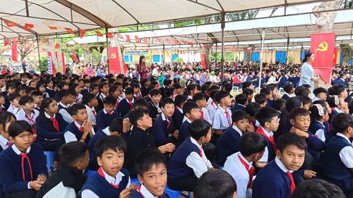 Đông đảo học sinh dự lễ khai giảng tại Trường Tiểu học và THCS Tà Năng