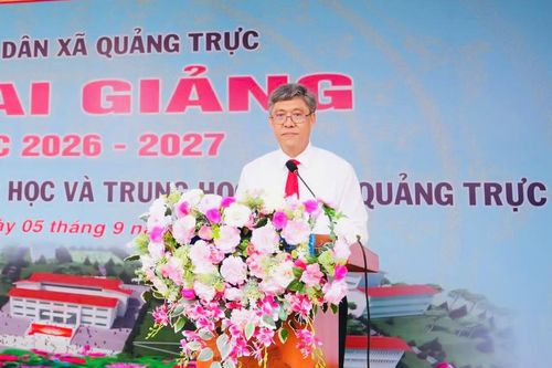 Phó Chủ tịch UBND tỉnh Nguyễn Minh đề nghị cấp ủy, chính quyền địa phương tiếp tục đồng hành với nhà trường và học sinh trong năm học mới
