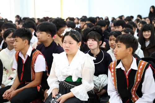 Học sinh Trường THPT Dân tộc nội trú N'Trang Lơng dự lễ khai giảng