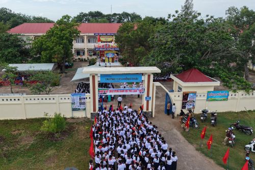 Không khí lễ khai giảng tại Trường THCS Hồng Thái, xã Hồng Thái