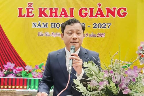 Đồng chí Võ Phạm Xuân Lâm dự và phát biểu tại lễ khai giảng Trường Tiểu học và THCS Trần Quốc Toản