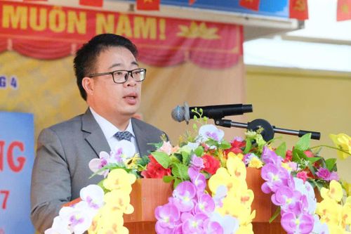 Đồng chí Nguyễn Ngọc Phúc, Tỉnh ủy viên, Phó Chủ tịch UBND tỉnh mong muốn nhà trường tiếp tục nâng cao chất lượng giáo dục, xây dựng môi trường học tập an toàn, hạnh phúc trong năm học mới