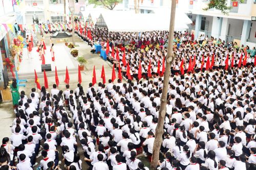 Trường THCS Nguyễn Du (phường Bình Thuận) trong ngày khai giảng năm học mới