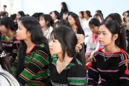 Trường THPT Dân tộc nội trú N'Trang Lơng, phường Đông Gia Nghĩa háo hức tham dự lễ khai giảng