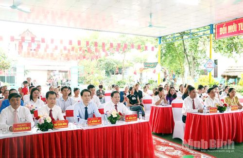 Các đại biểu dự Lễ khai giảng tại Trường Mầm non xã Lý Nhân. Ảnh: Trần Ích