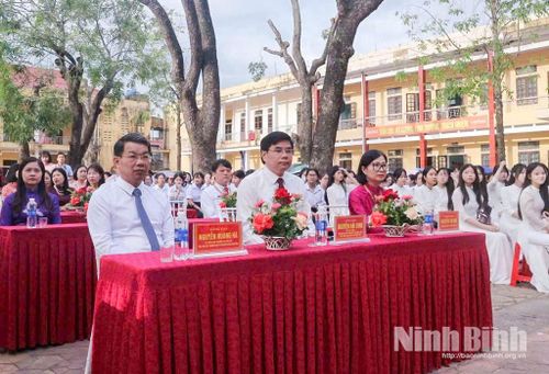 Các đại biểu dự Lễ khai giảng. Ảnh: Lam Hồng