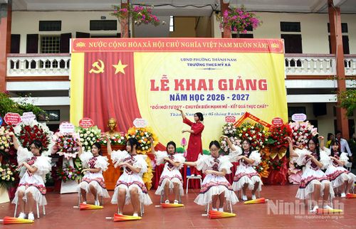 Tiết mục văn nghệ chào mừng khai giảng năm học mới của học sinh Trường THCS Mỹ Xá, phường Thành Nam. Ảnh: Minh Tân