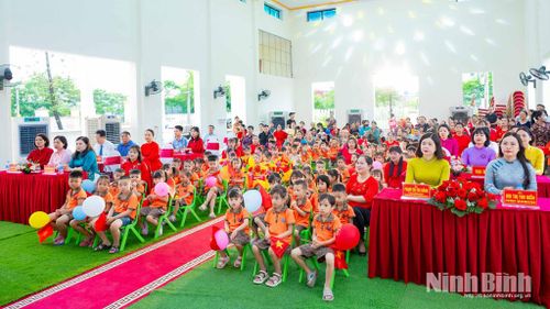 Các đại biểu dự Lễ khai giảng. Ảnh: Ngọc Linh