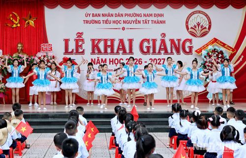 Chương trình văn nghệ của học sinh Trường Tiểu học Nguyễn Tất Thành chào mừng năm học mới. Ảnh: Xuân Thu