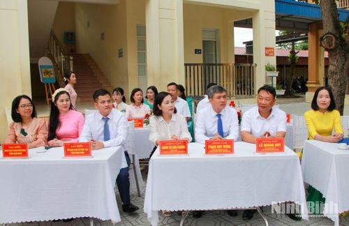 Các đại biểu dự Lễ khai giảng tại Trường Tiểu học Mỹ Lộc. Ảnh: Trần Hồng Minh
