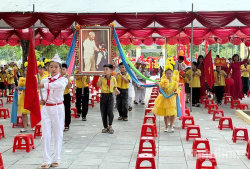 Lễ đón các em học sinh lớp 1 vào trường. Ảnh: Minh Phạm